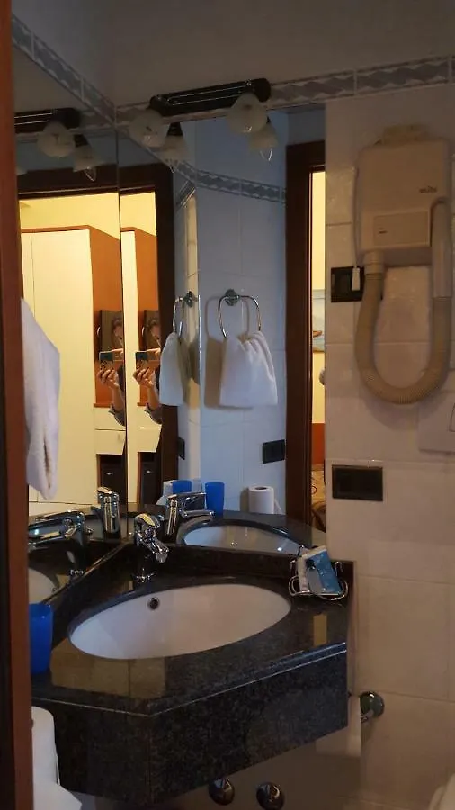 Hotel Eco Del Mare Marina di Massa 3*,